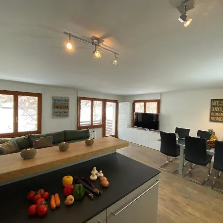 Casa Al Lag - Direkt Am Laaxersee Apartment Laax